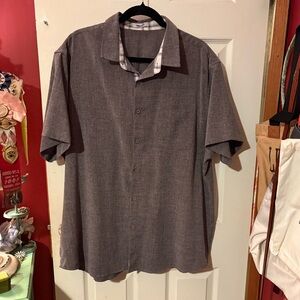 Casual Button Down Shirt with Breathable Fabric and Relaxed Fit